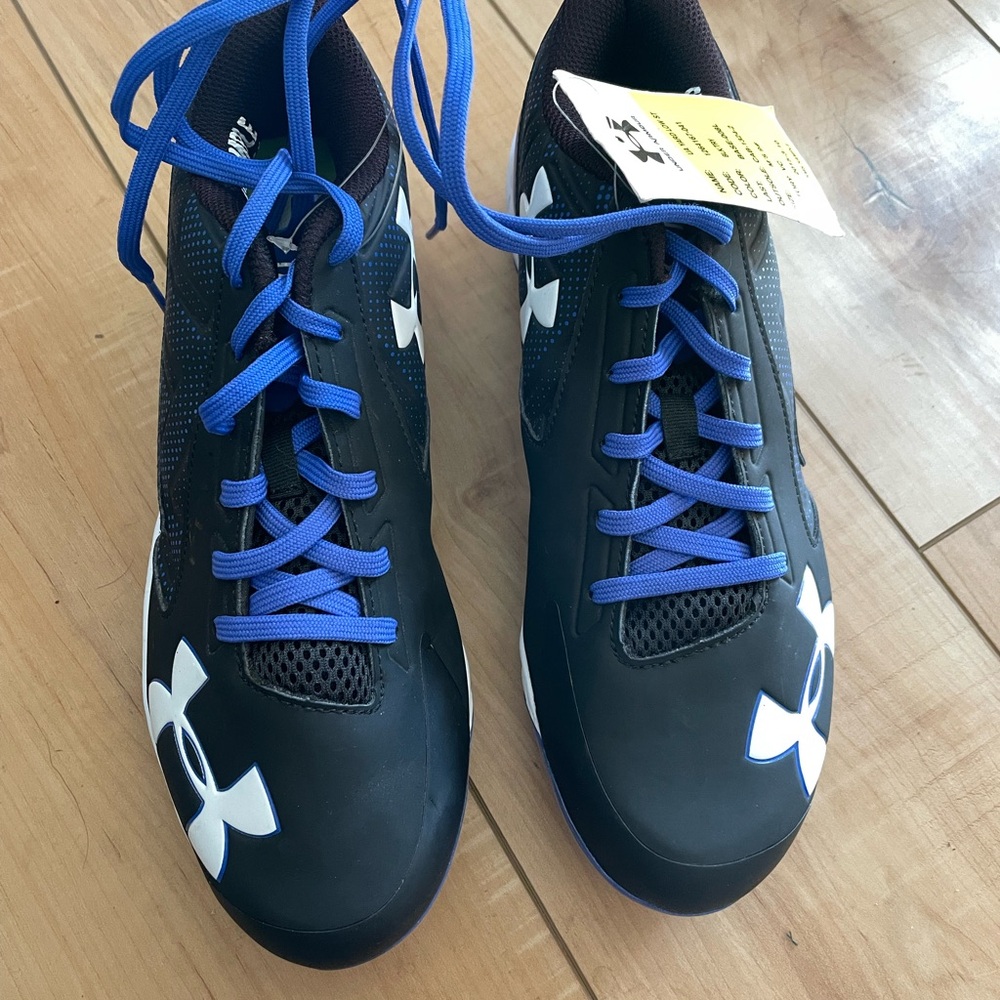 Under Armour Black and Blue 
Baseball Cleats Size 9
Like new condition -Sample